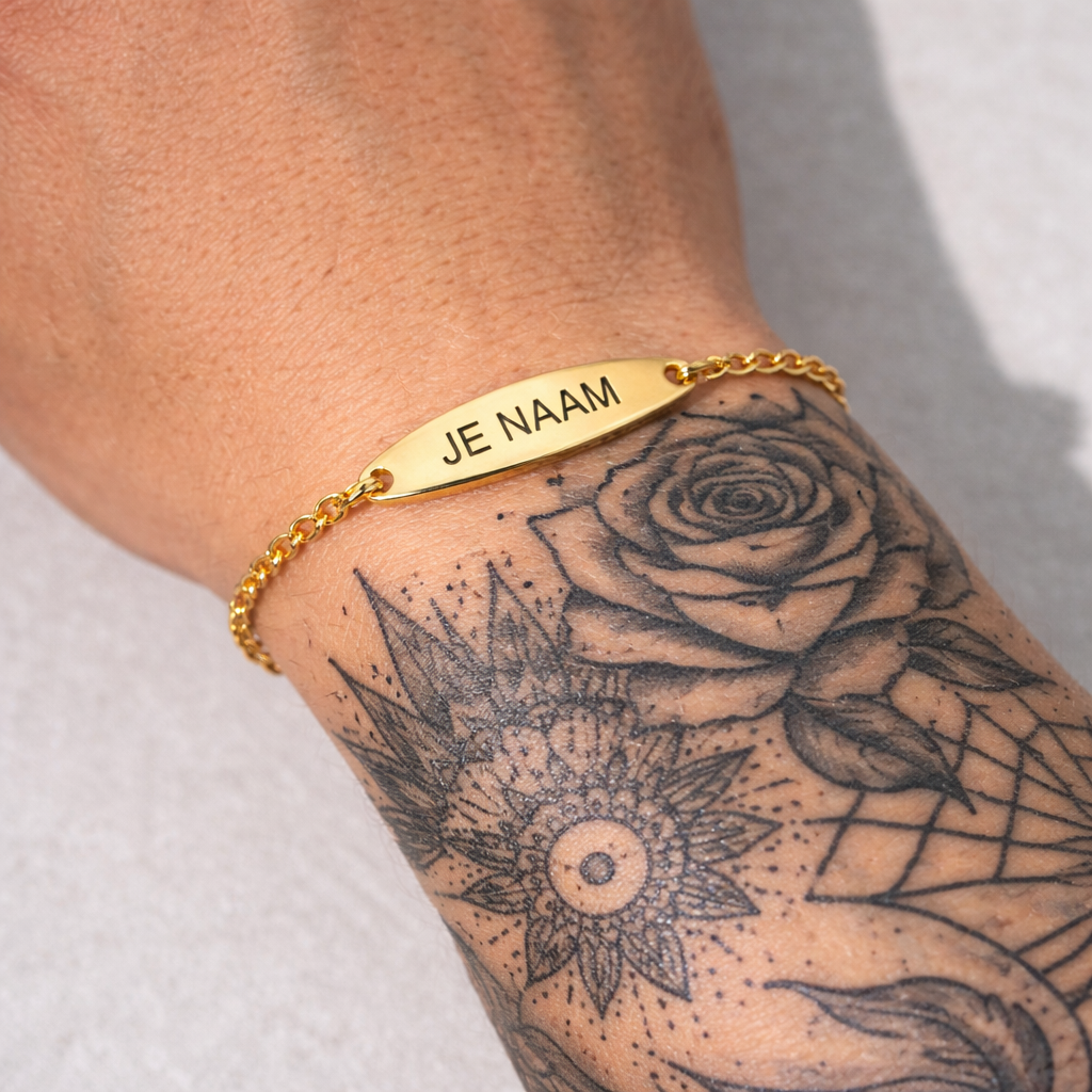 Armband - gepersonaliseerd - goudkleurig - met ovaal naamplaatje - verstelbaar