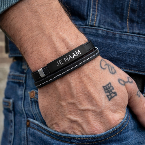 Armband met gravure - gepersonaliseerd - zwart design met stikdetail - roestvrij staal