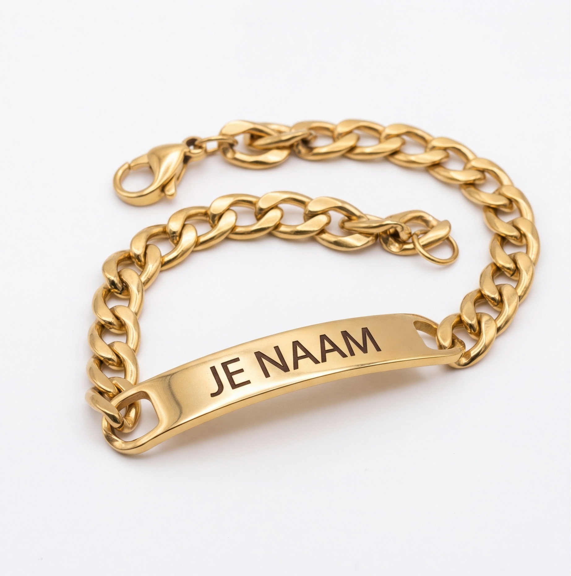 Armband - gepersonaliseerd - goudkleurig - met gebogen naamplaatje - grove schakelarmband - verstelbaar