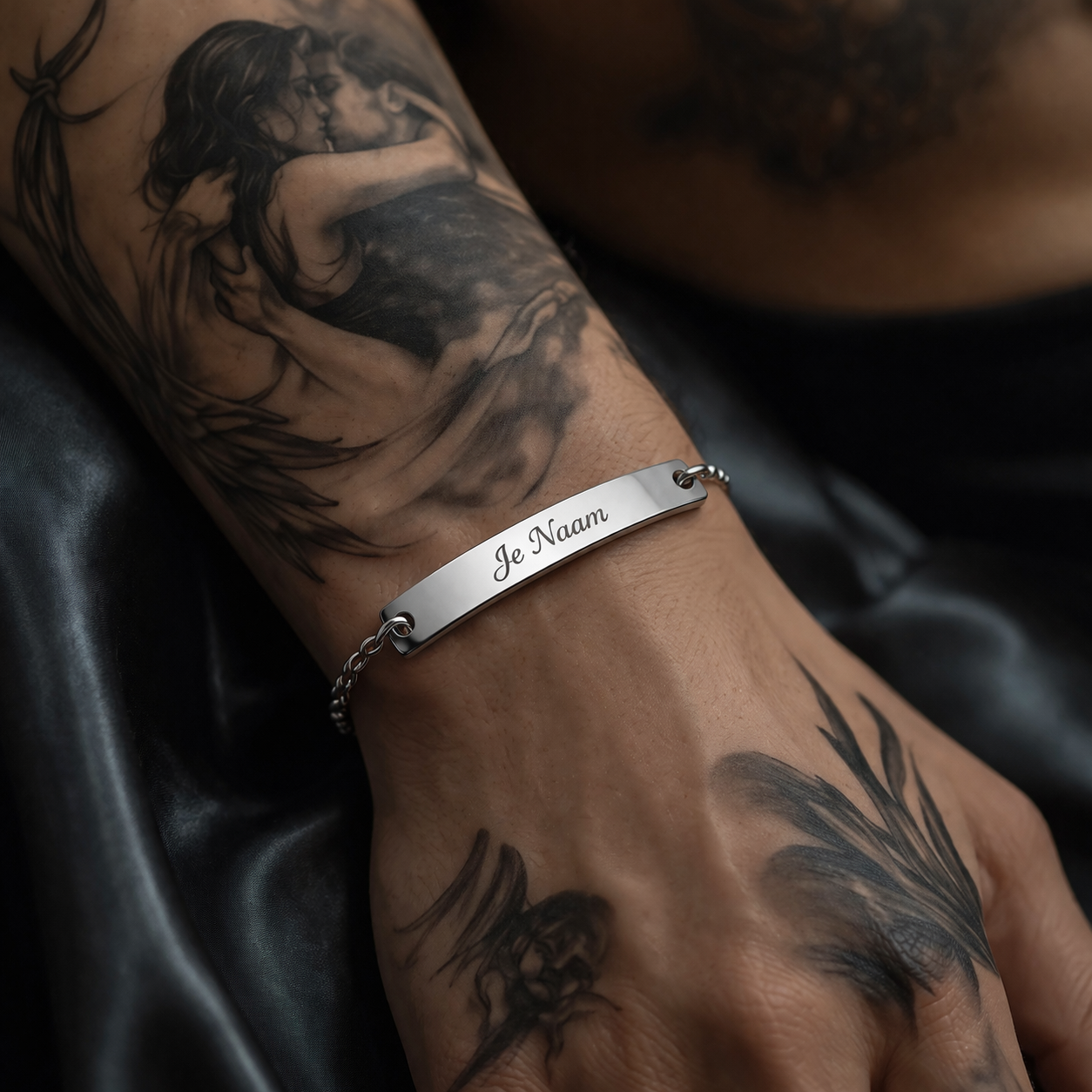 Gepersonaliseerde armband met naamgravure - minimalistisch zilverkleurig ontwerp