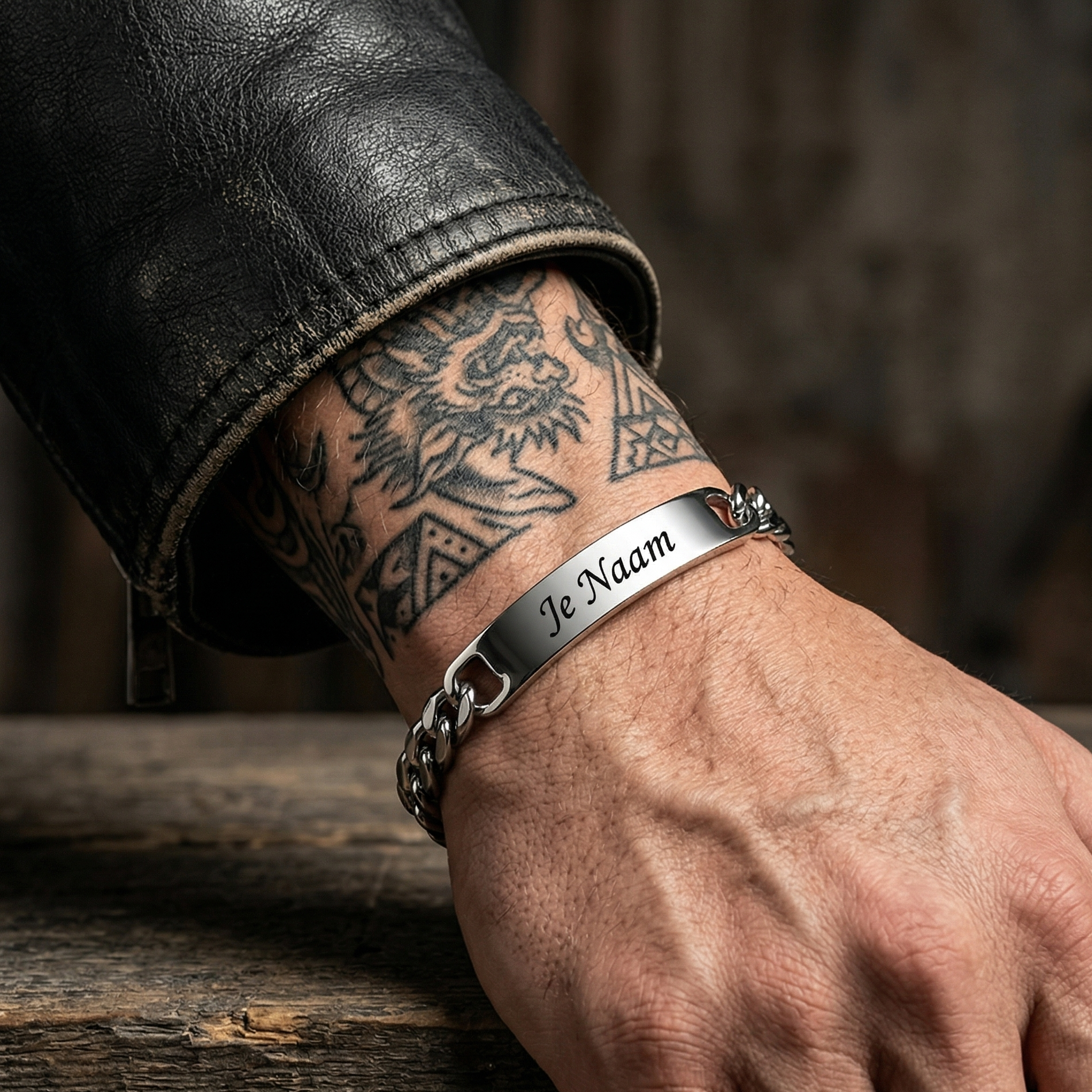 Gepersonaliseerde schakelarmband met naamgravure - zilverkleurig en krachtig design