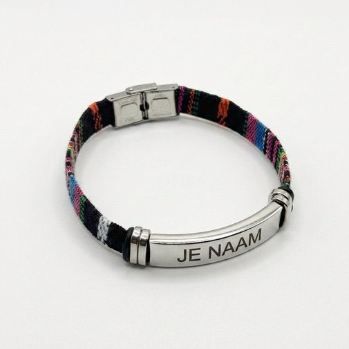Armband met gravure kleurrijk - textielband - gebogen RVS naamplaat - gepersonaliseerd