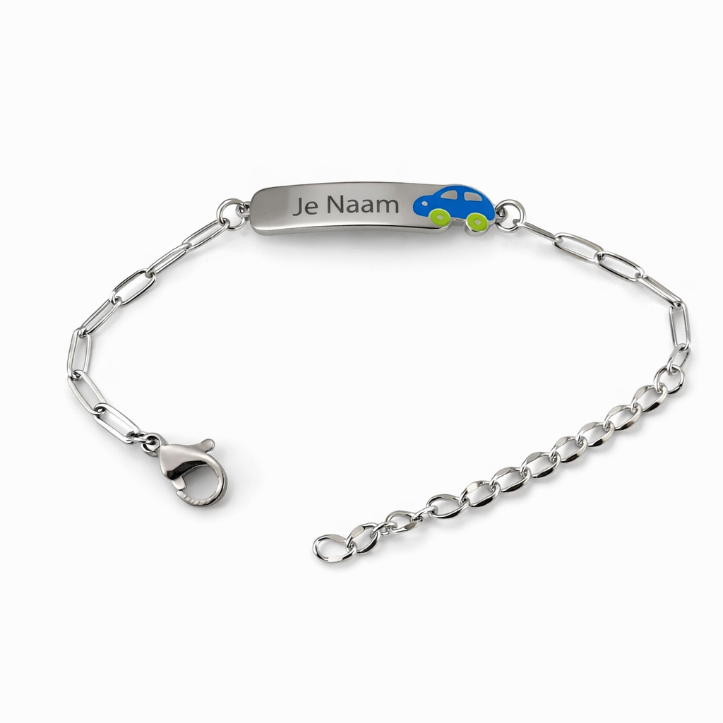Gepersonaliseerde kinderarmband met naamgravure en auto detail - zilverkleurig