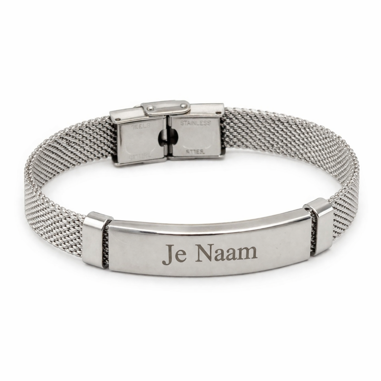 Gepersonaliseerde zilverkleurige mesh armband met naamgravure - strak en tijdloos design