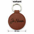 Gepersonaliseerde Ronde Sleutelhanger met Naam – Kunstleer – Gegraveerde Autosleutelhanger – Bruin – Opbergvak voor AirTag / Muntje – 55 mm – Sleutelhanger met naam