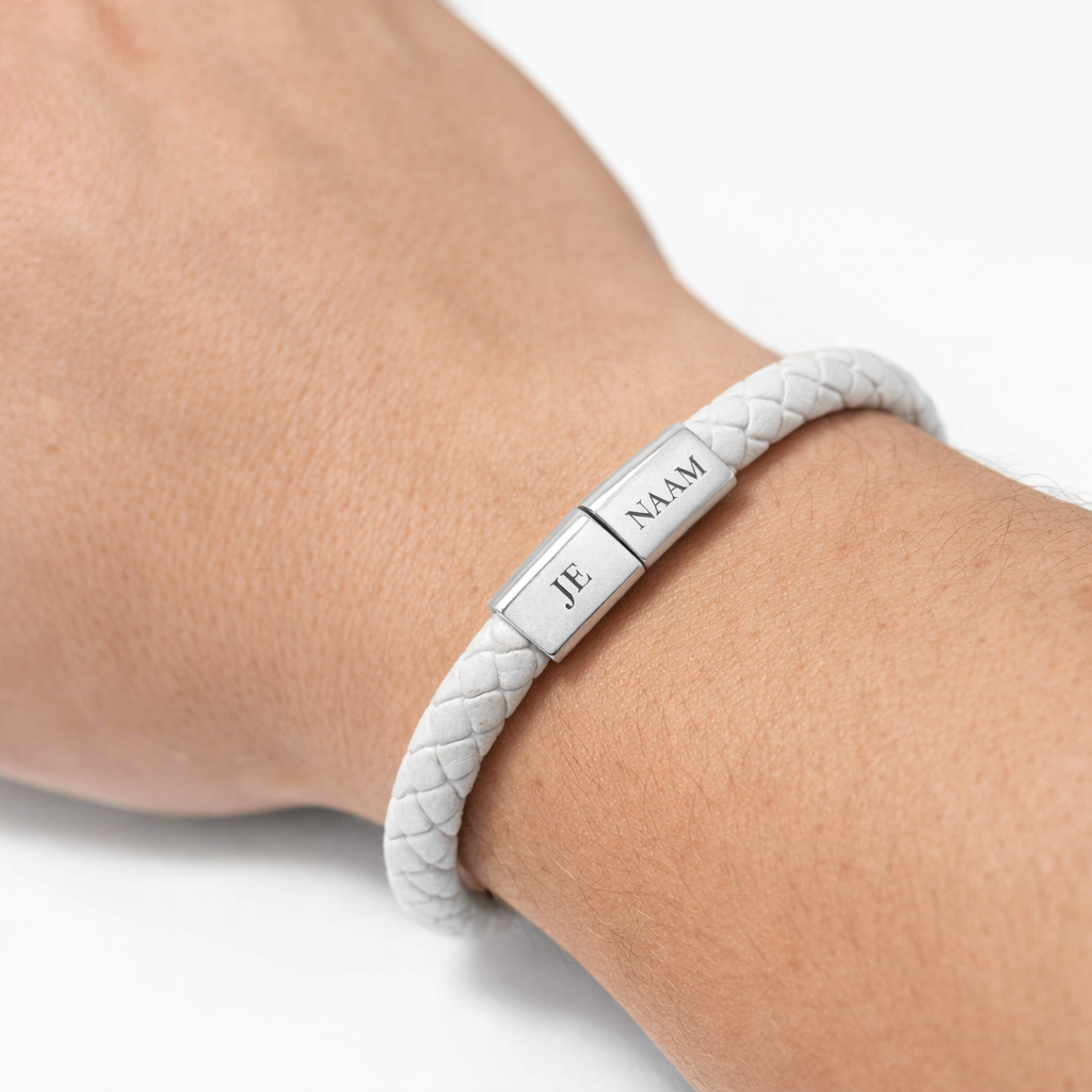 Witte armband met laadkabel en gravure - gevlochten band - gepersonaliseerd